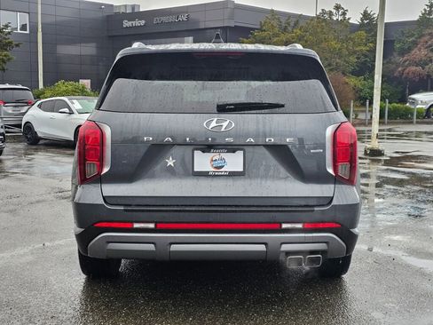 Used 2023 Hyundai Palisade Limited image 6