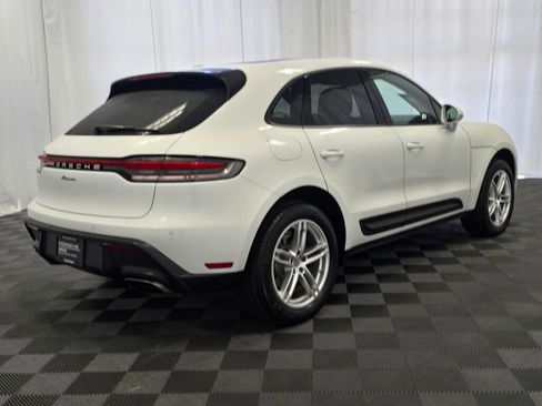 Certified 2024 Porsche Macan image 7