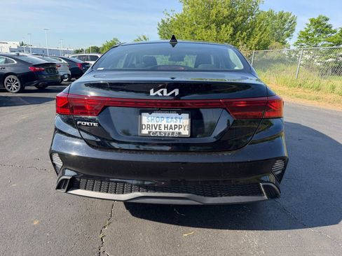 Used 2023 Kia Forte LXS w/ LXS Technology Package FWD image 8