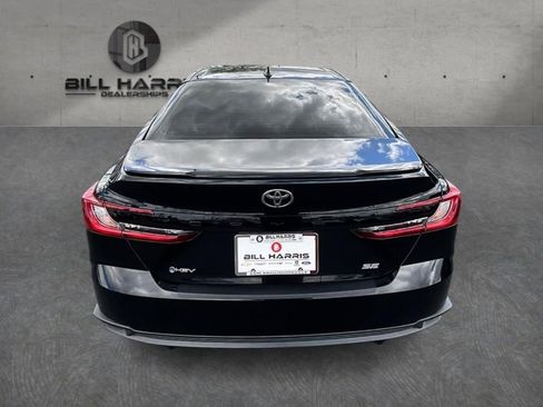 Used 2025 Toyota Camry SE w/ Convenience Package FWD image 6