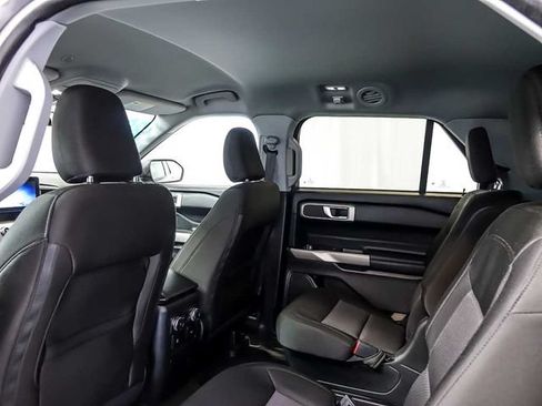 Used 2022 Ford Explorer XLT AWD/4WD image 15