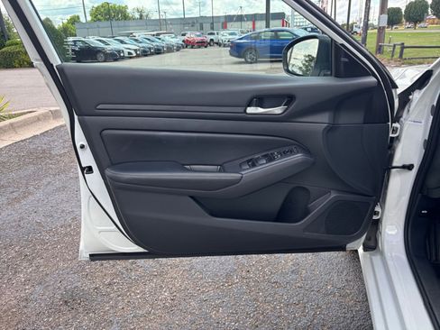 Used 2025 Nissan Altima 2.5 SV FWD image 18