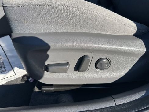 Used 2022 Hyundai Ioniq SEL image 16