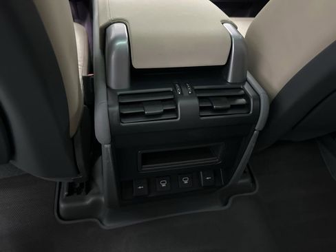 Used 2022 Land Rover Defender 110 SE image 21