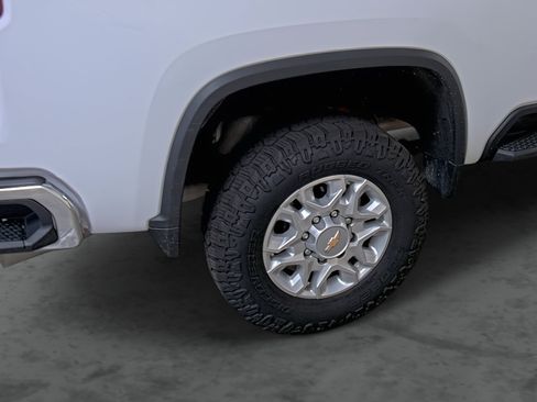 Used 2024 Chevrolet Silverado 2500 LT AWD/4WD image 7