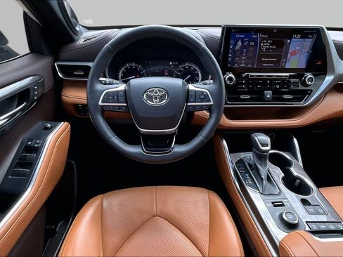 Used 2022 Toyota Highlander Platinum AWD/4WD image 6