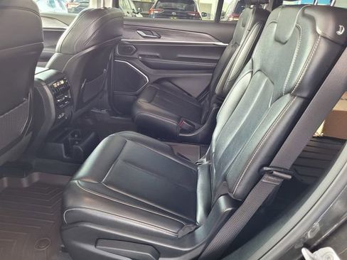 Certified 2022 Jeep Grand Cherokee L Limited AWD/4WD image 17