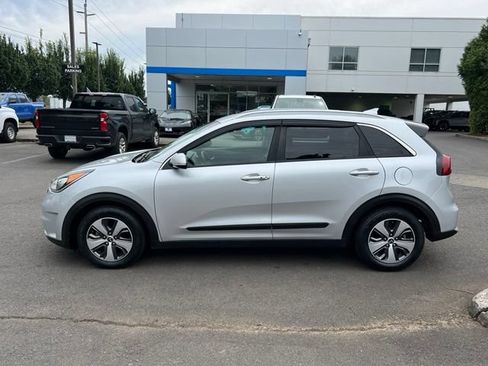 Used 2018 Kia Niro EX FWD image 4