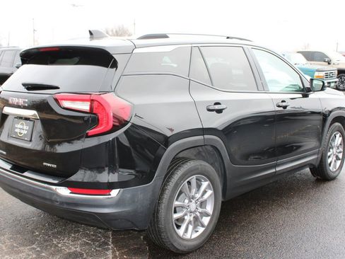 Used 2024 GMC Terrain SLT image 9