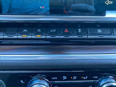 Used 2024 GMC Sierra 1500 SLT image 24