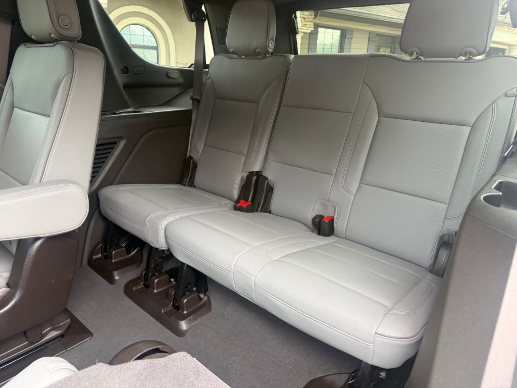 Used 2024 GMC Yukon SLT w/ SLT Luxury Package AWD/4WD image 17