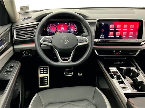 Certified 2025 Volkswagen Atlas Peak Edition SE image 5