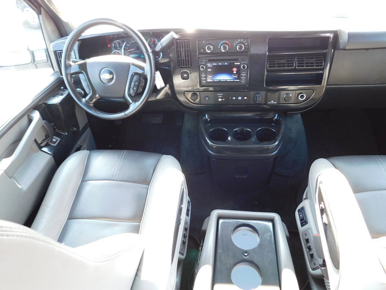 Used 2018 Chevrolet Express 2500 w/ Enhanced Convenience Package RWD image 66