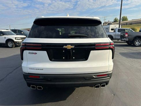 Used 2024 Chevrolet Traverse LS image 4