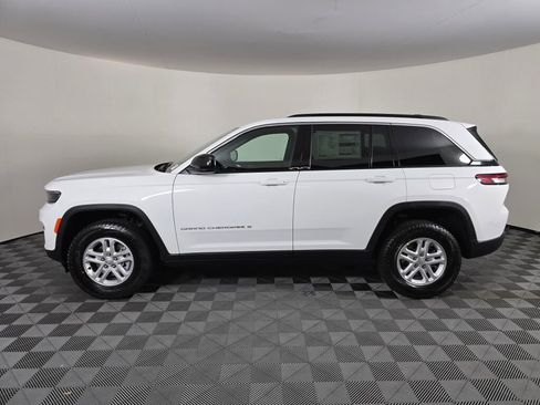 New 2025 Jeep Grand Cherokee Laredo image 7