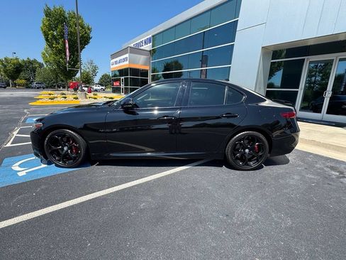 Used 2018 Alfa Romeo Giulia AWD image 9