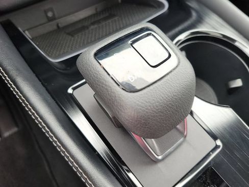 Used 2025 Nissan Rogue Platinum FWD image 31