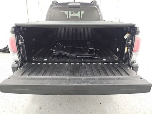 Used 2020 Toyota Tacoma TRD Off-Road w/ Technology Package AWD/4WD image 29