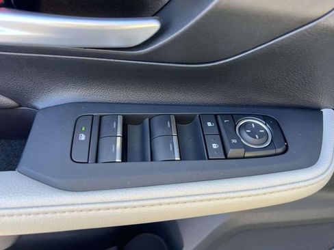 Used 2024 Toyota Grand Highlander AWD image 17