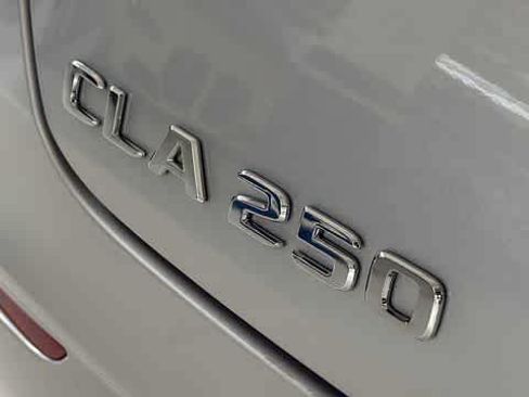 Used 2023 Mercedes-Benz CLA 250 4MATIC image 9