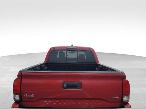 Used 2021 Toyota Tacoma SR AWD/4WD image 4