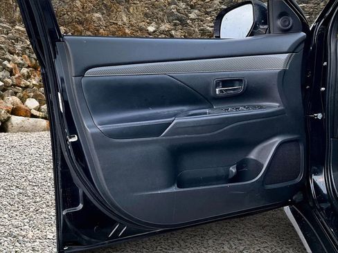 Used 2020 Mitsubishi Outlander SE image 21