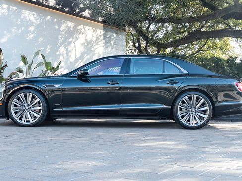 Used 2025 Bentley Flying Spur Plug-In Hybrid AWD/4WD image 53