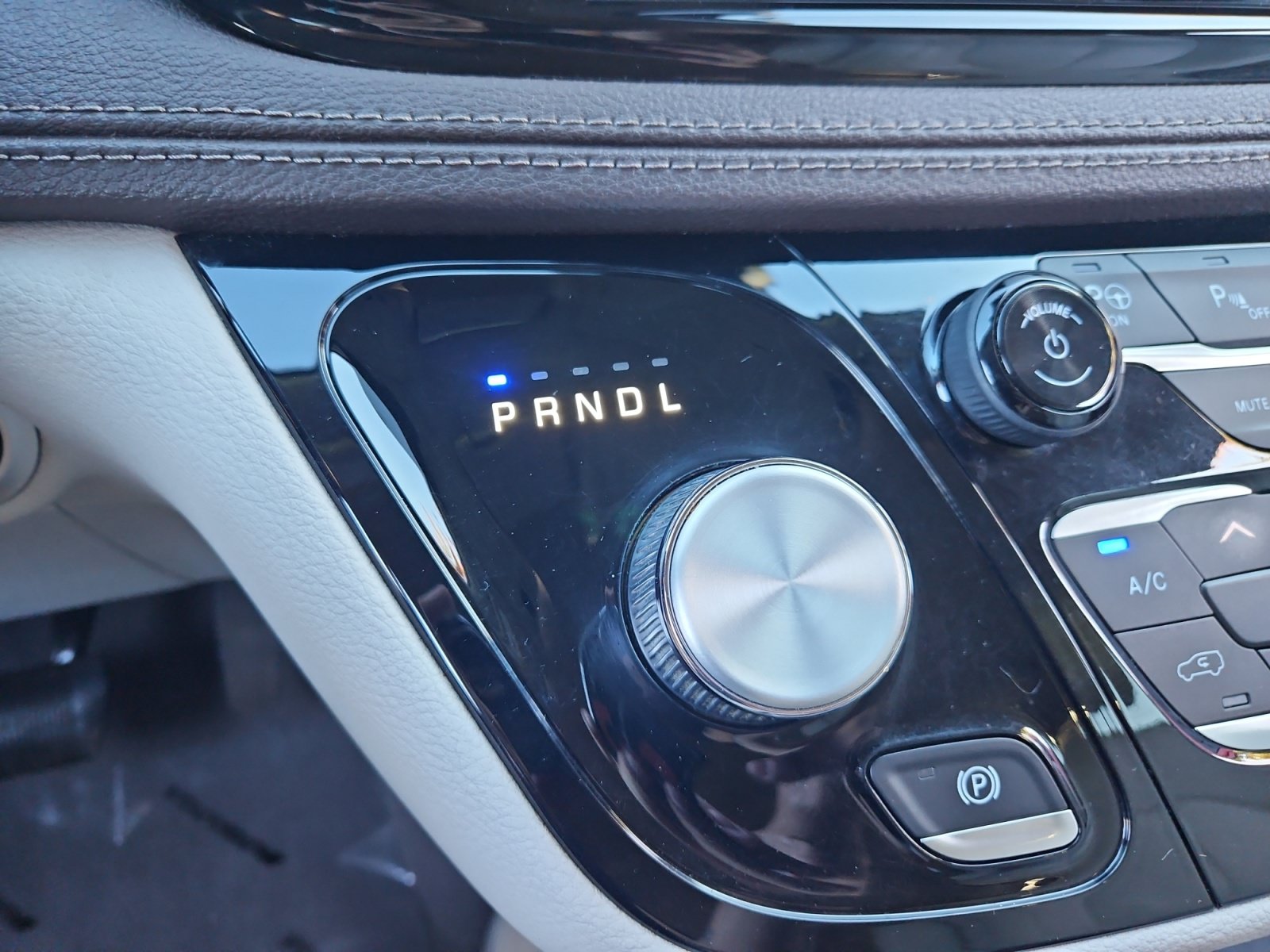 Used 2021 Chrysler Pacifica Touring-L FWD image 22