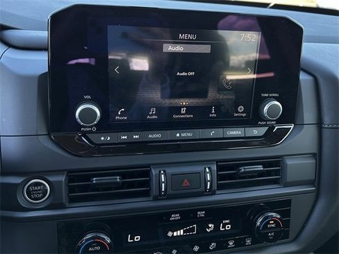 Used 2024 Nissan Pathfinder S image 19