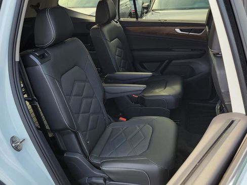 Certified 2025 Volkswagen Atlas SE w/ Panoramic Sunroof Package image 38