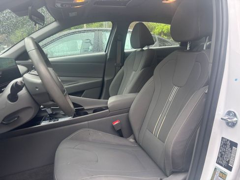 Used 2025 Hyundai Elantra SEL FWD image 38
