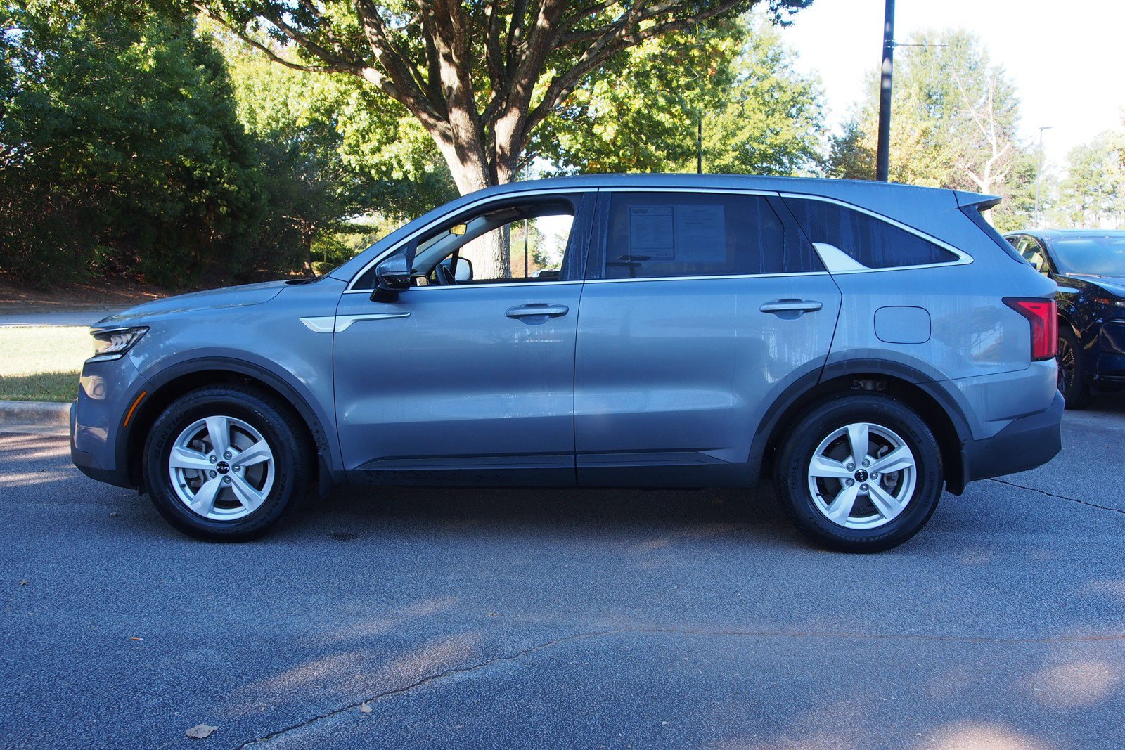 Used 2022 Kia Sorento LX FWD image 4