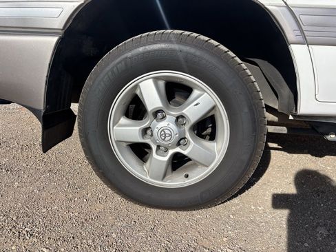 Used 2004 Toyota Land Cruiser image 9