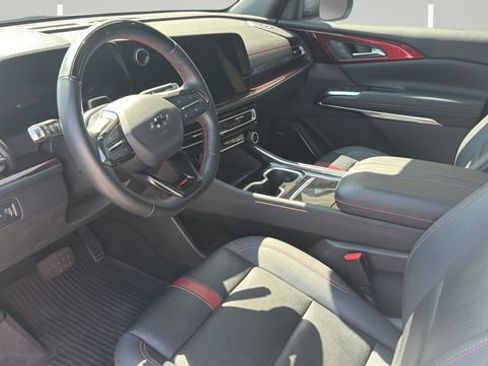 Used 2024 Chevrolet Traverse RS w/ LPO, Floor Liner Package AWD/4WD image 6