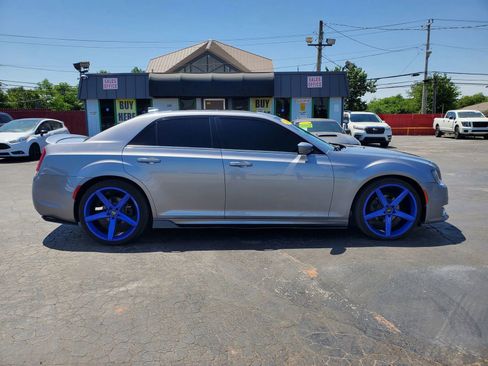 Used 2018 Chrysler 300 S w/ 300S Premium Group image 31