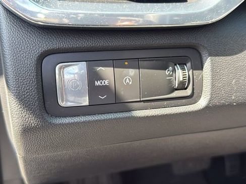 Used 2025 GMC Acadia Elevation image 14