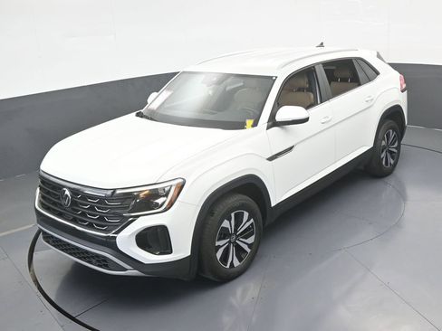 Used 2024 Volkswagen Atlas Cross Sport SE image 44