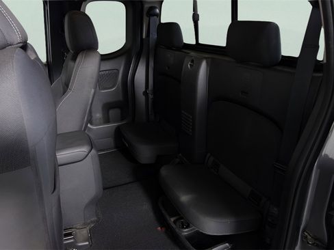 Used 2022 Nissan Frontier SV image 12