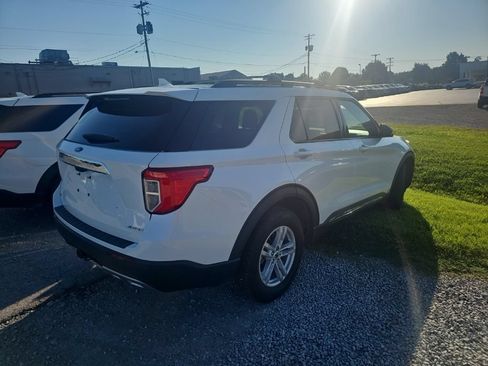 Used 2024 Ford Explorer XLT w/ Equipment Group 202A AWD/4WD image 4