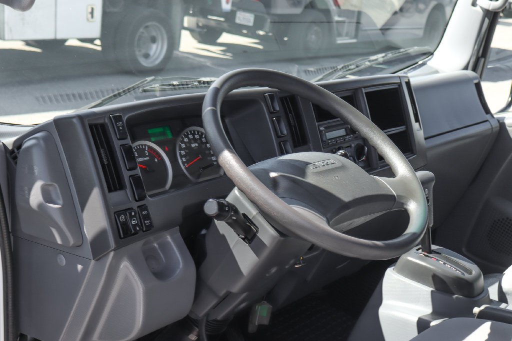 Used 2021 Isuzu NPR RWD image 17