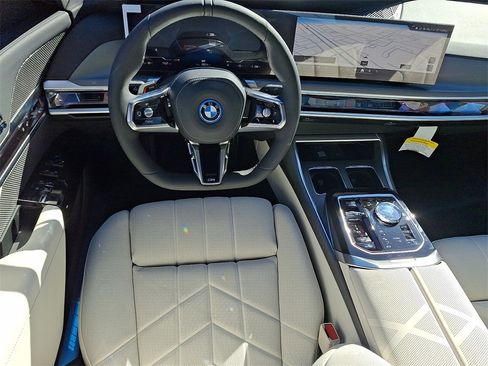 New 2026 BMW i7 xDrive60 image 2