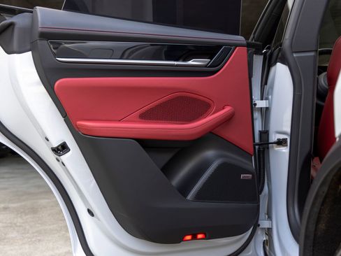 Certified 2024 Porsche Macan 4 Electric image 41