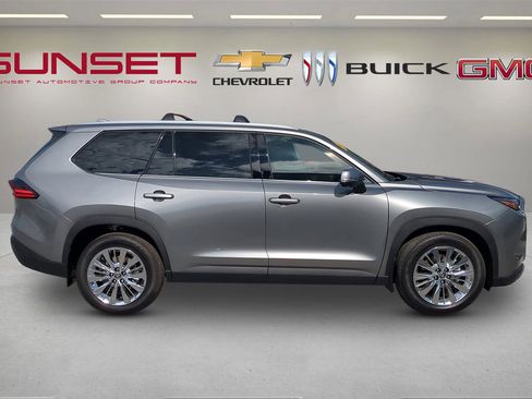 Used 2025 Toyota Grand Highlander AWD image 3