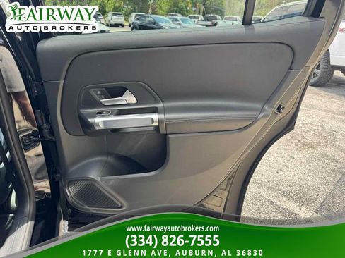 Used 2025 Mercedes-Benz GLB 250 image 29