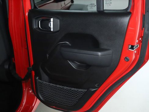 Used 2025 Jeep Wrangler Sport S image 31