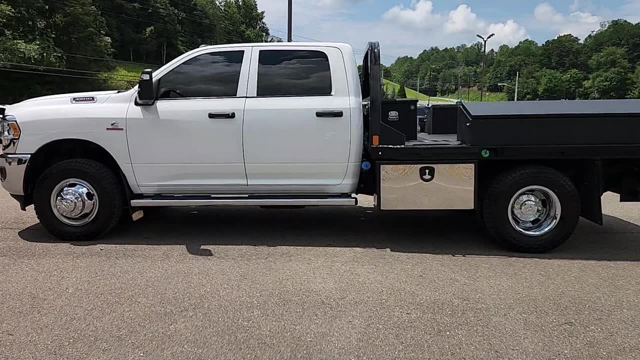 Used 2024 RAM 3500 Tradesman w/ Chrome Appearance Group AWD/4WD image 3