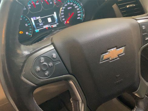 Used 2019 Chevrolet Suburban LT RWD image 21