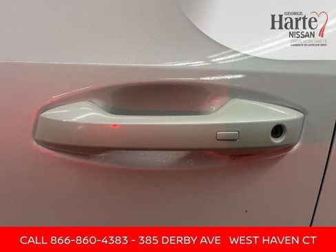 Certified 2025 Nissan Murano SV image 12