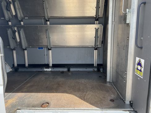 Used 2015 Mercedes-Benz Sprinter 2500 image 27