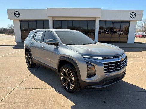 New 2026 Chevrolet Equinox LT w/ Convenience Package II image 2
